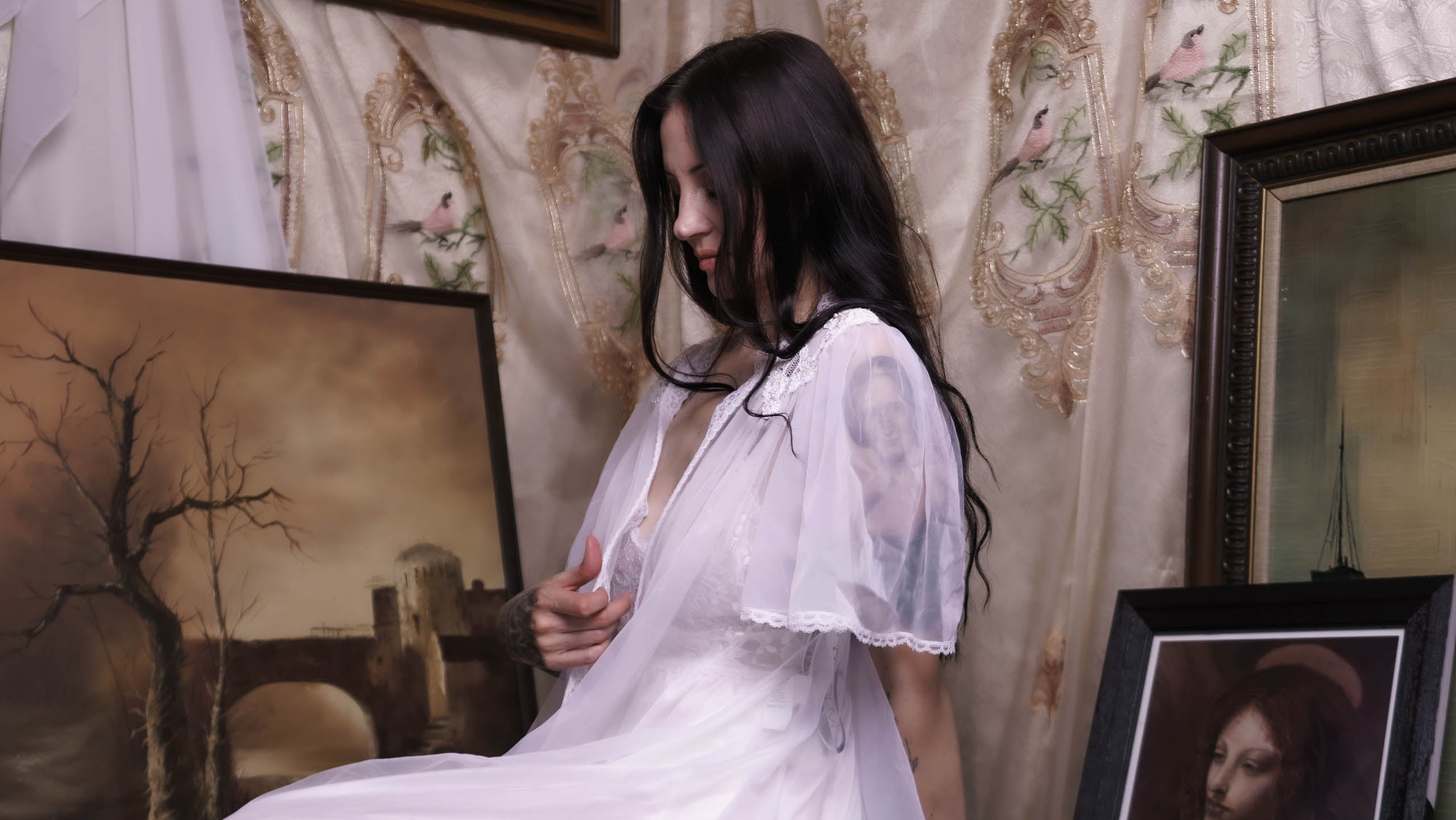 1970's Ghostly White Skull Lace Robe